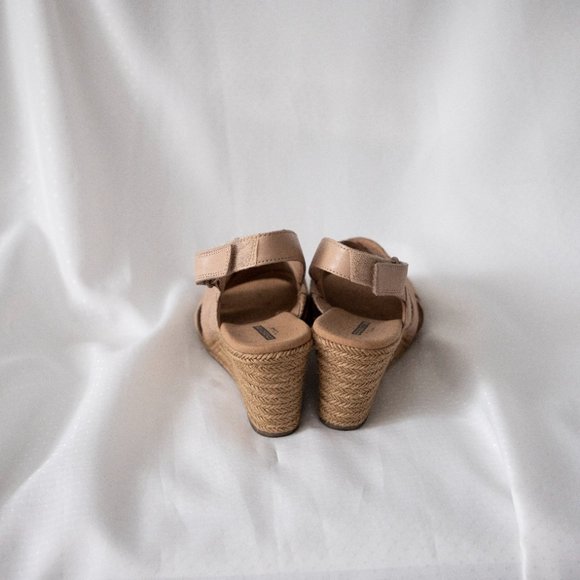 Tan open toe wedges - Picture 3 of 5